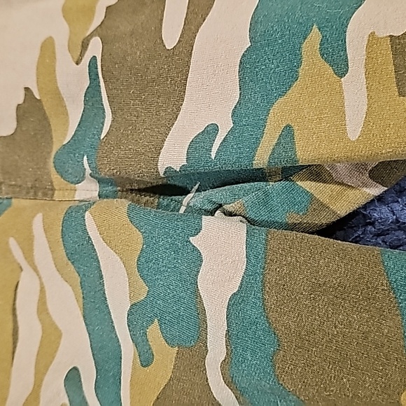 Look Crewcuts J Crew camo sweatpants boys fits like 10 - Picture 2 of 8